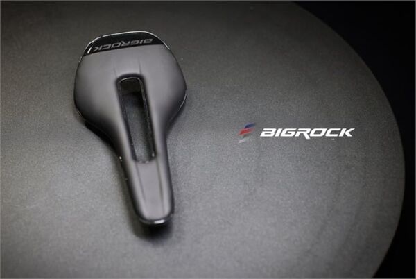 Yên xe đạp Bigrock Carbon V-Cut